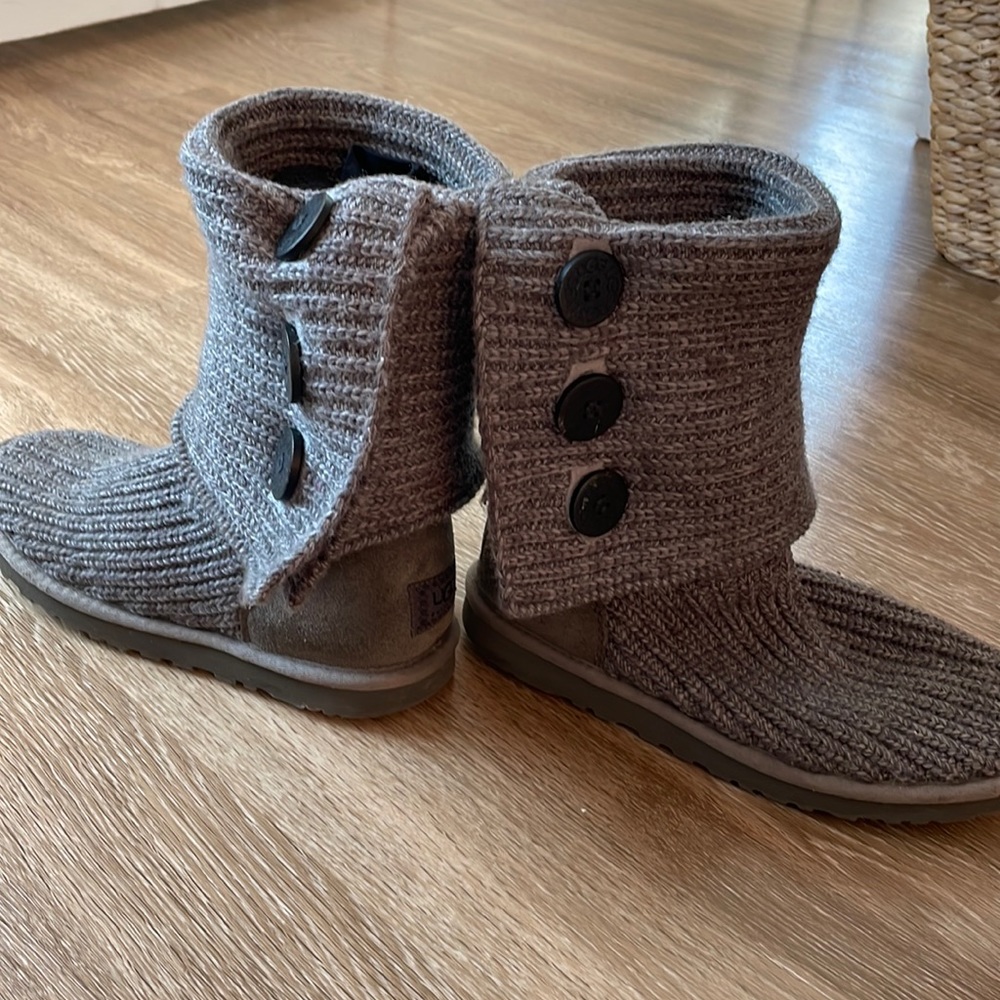 Knit UGG boots size 9 barely worn.